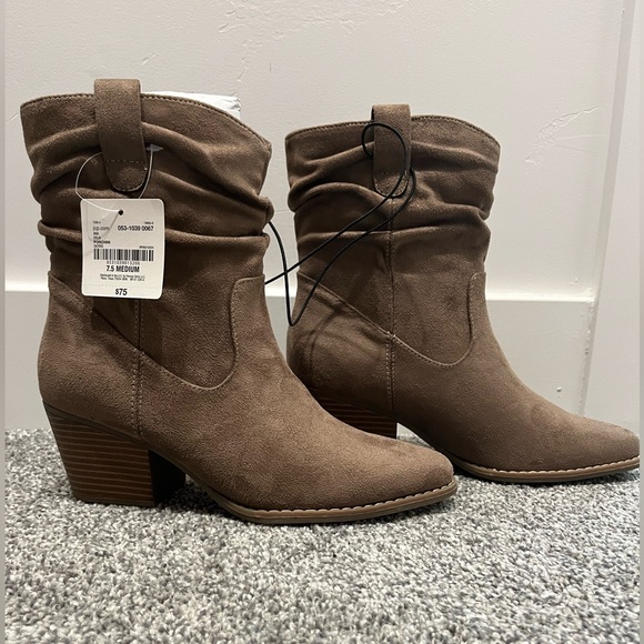 *NEW* a.n.a. Suede Boots - Picture 3 of 4